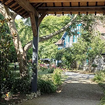 Le Jardin Des Plumes Hotel