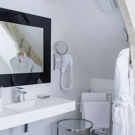 Le Jardin Des Plumes Hotel 2*