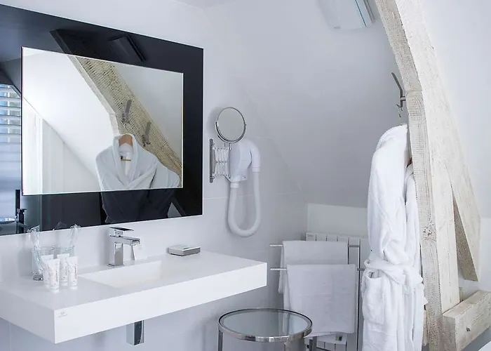 Le Jardin Des Plumes Hotel 2*