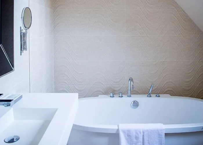 Le Jardin Des Plumes Giverny